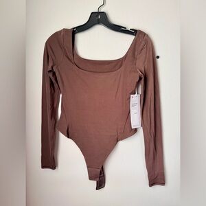 Ultra Soft Nulu
Nulu ultra doux
Wundermost
Square-Neck
Bodysuit size small